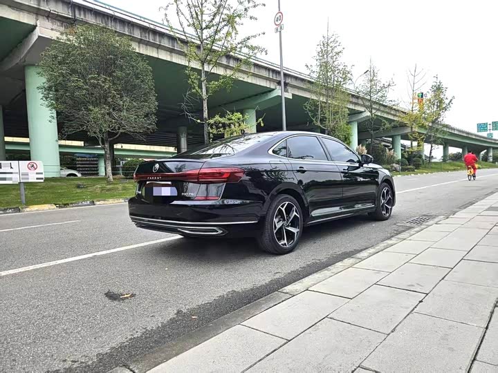 Фото 7 - Volkswagen Passat