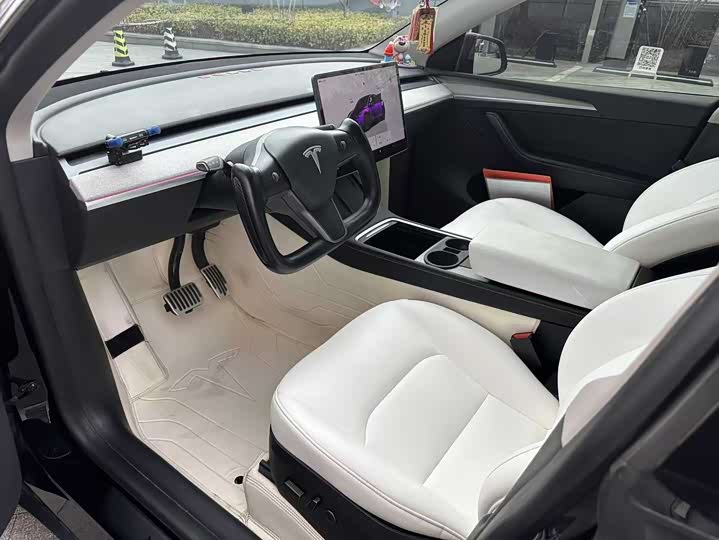 Фото 6 - Tesla Model Y