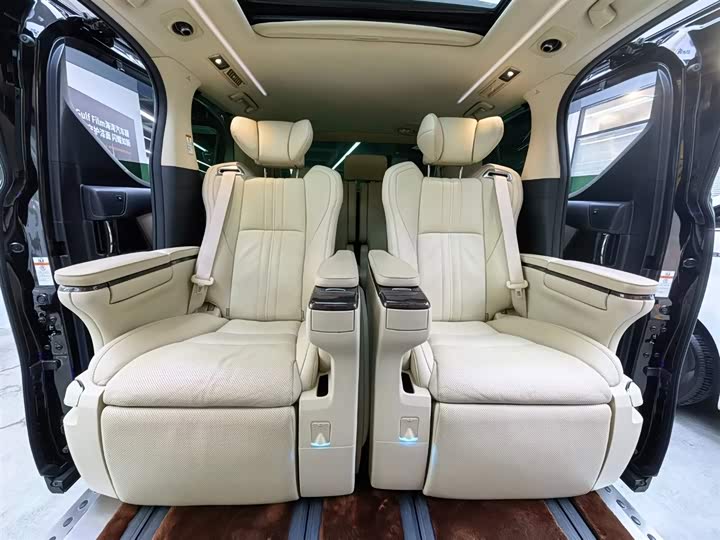 Фото 9 - Toyota Alphard