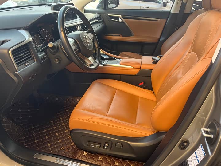 Фото 8 - Lexus RX