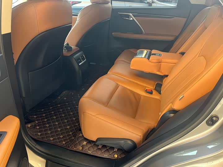 Фото 9 - Lexus RX