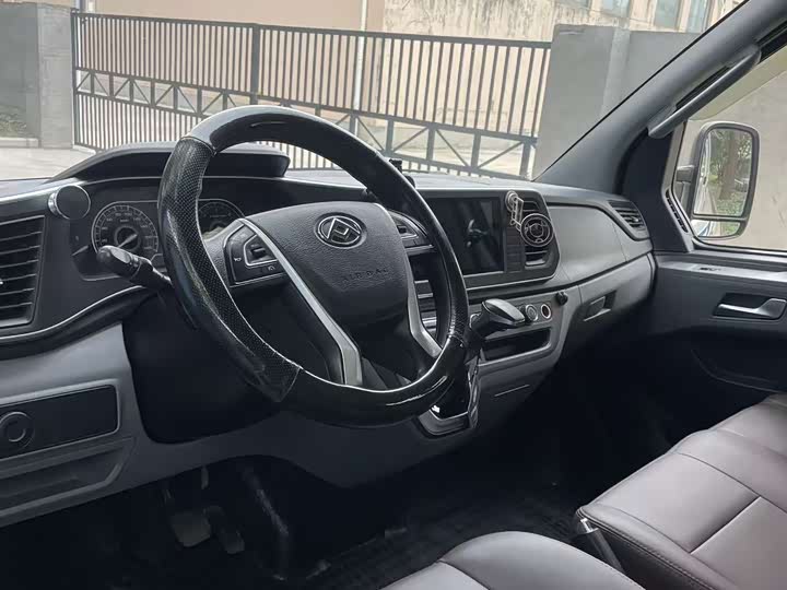 Фото 5 - Maxus V80