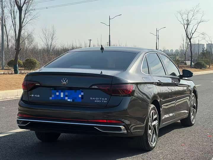 Фото 8 - Volkswagen Sagitar L