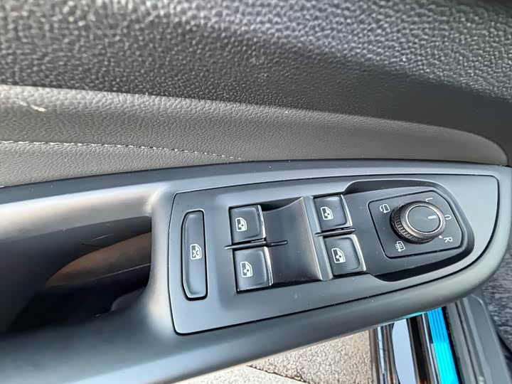 Фото 9 - Volkswagen Passat