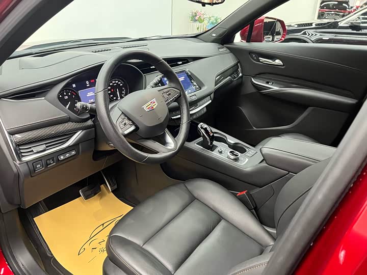 Фото 7 - Cadillac XT4