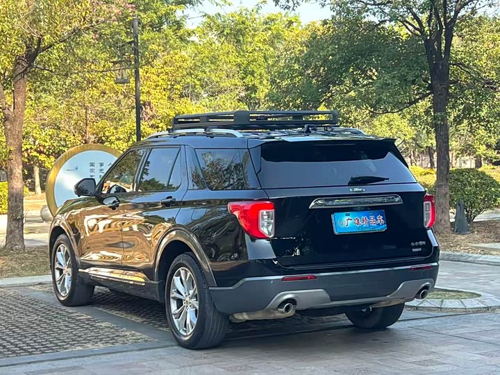 Фото 4 - Ford Explorer