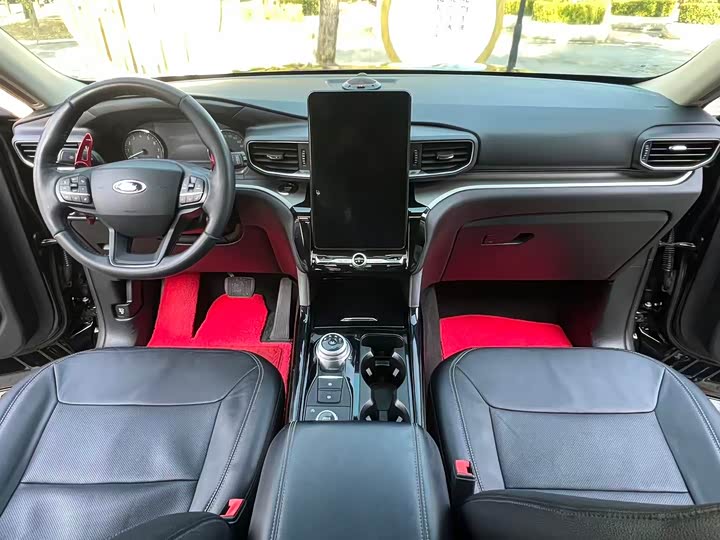 Фото 8 - Ford Explorer