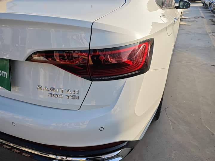 Фото 8 - Volkswagen Sagitar L