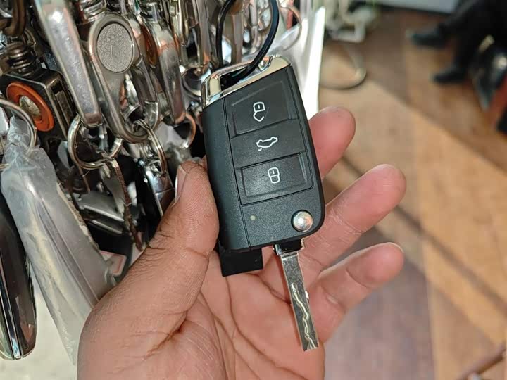 Фото 9 - Volkswagen Sagitar L