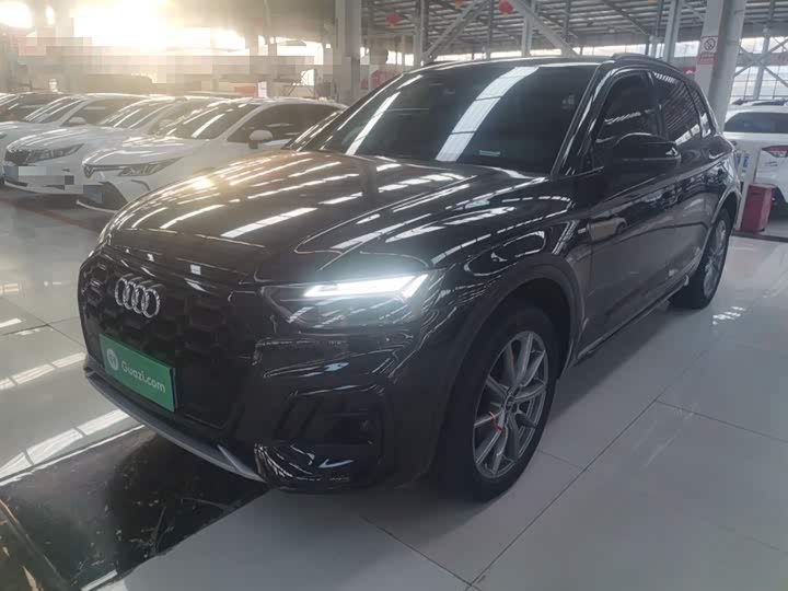 Фото 1 - Audi Q5L