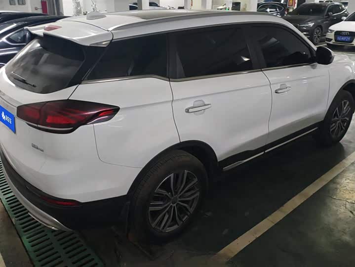 Фото 3 - Geely Atlas