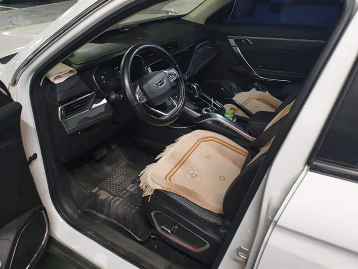 Фото 9 - Geely Atlas