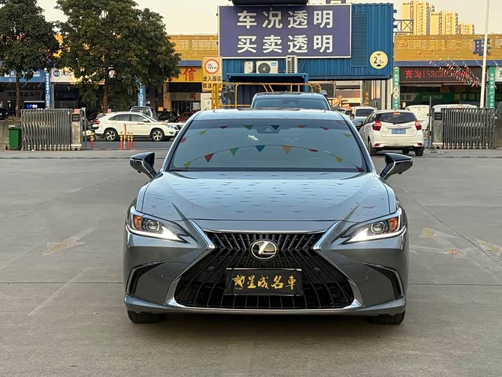 Фото 2 - Lexus ES