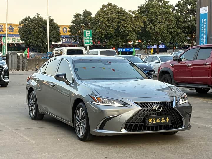 Фото 3 - Lexus ES