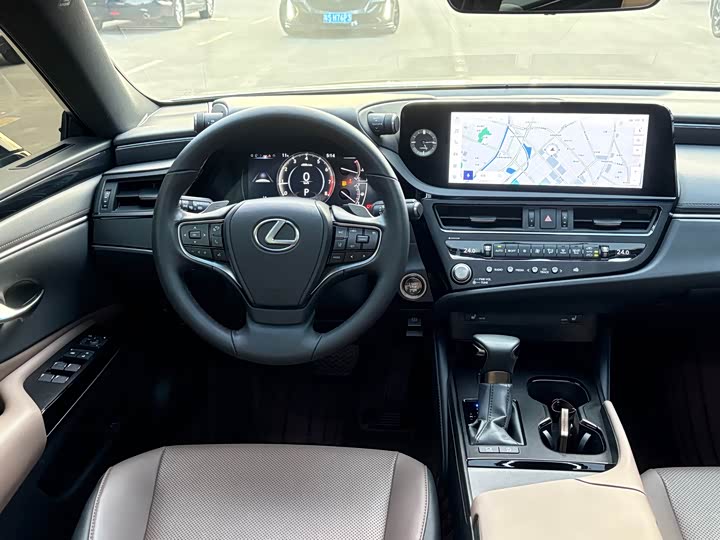 Фото 5 - Lexus ES