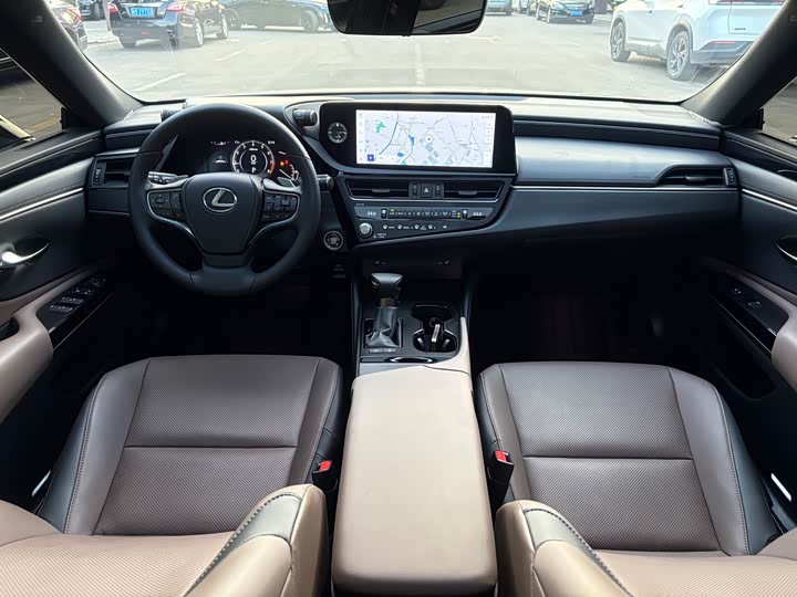 Фото 7 - Lexus ES