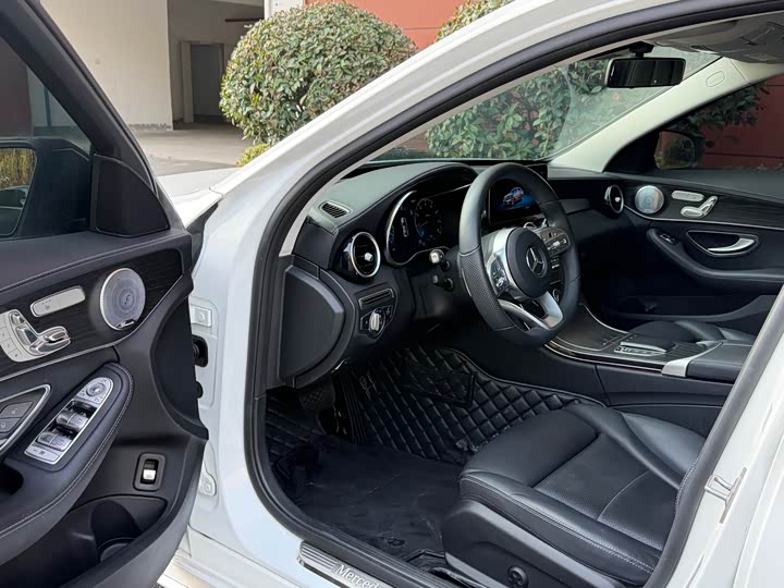 Фото 4 - Mercedes-Benz C-Class