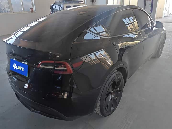 Фото 3 - Tesla Model Y