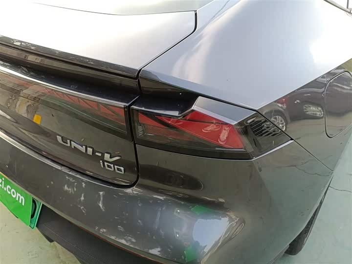 Фото 8 - Changan UNI-V Hybrid