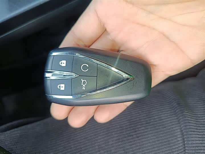 Фото 9 - Changan UNI-V Hybrid