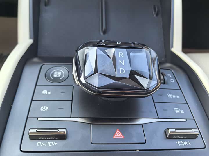 Фото 7 - BYD Qin L