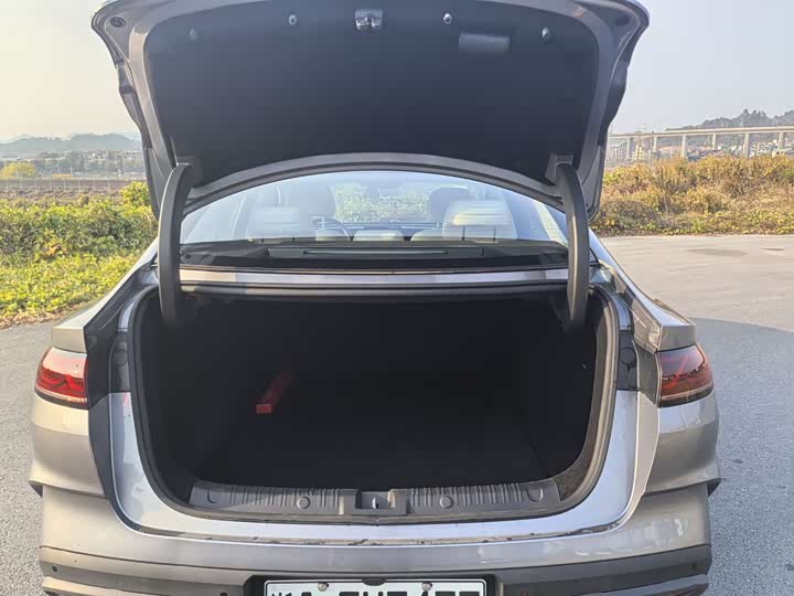 Фото 8 - BYD Qin L