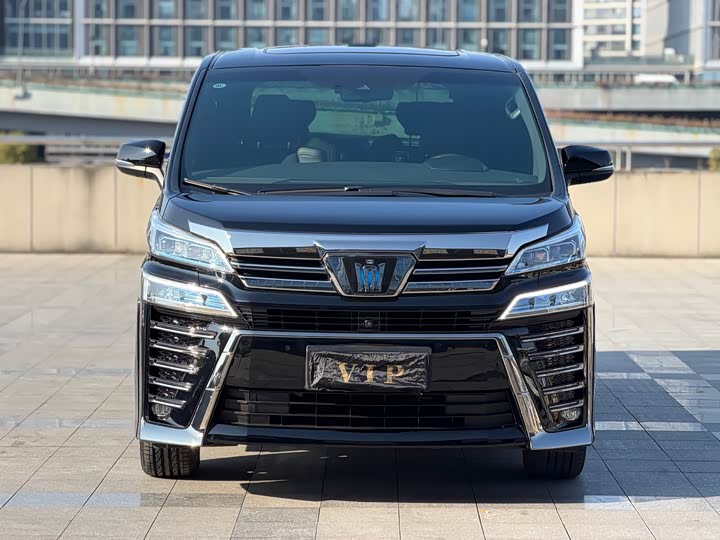 Фото 3 - Toyota Vellfire