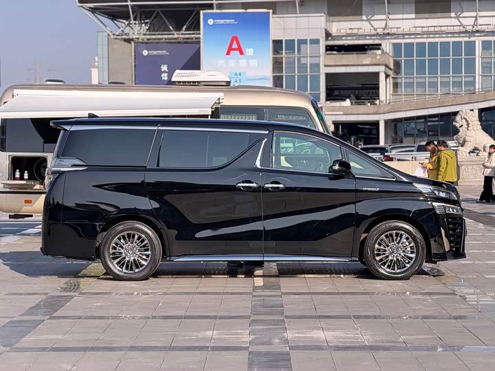 Фото 9 - Toyota Vellfire