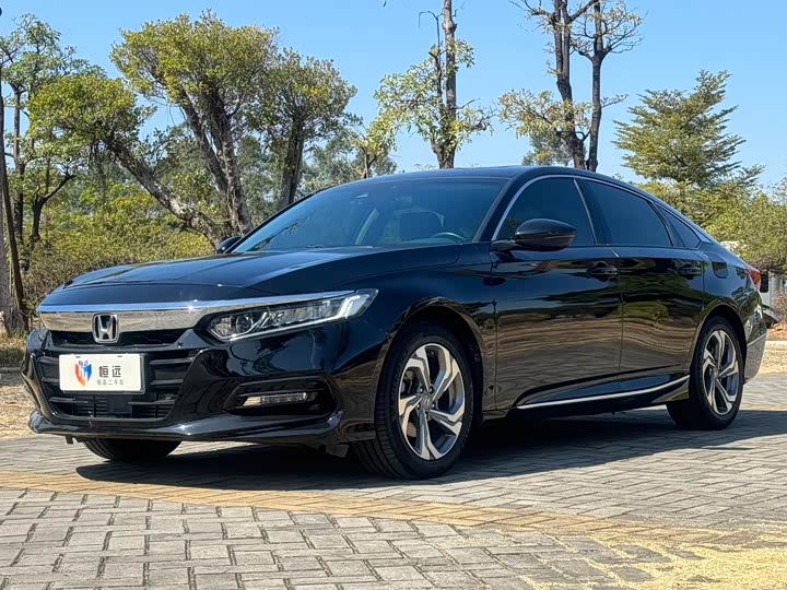 Фото 1 - Honda Accord