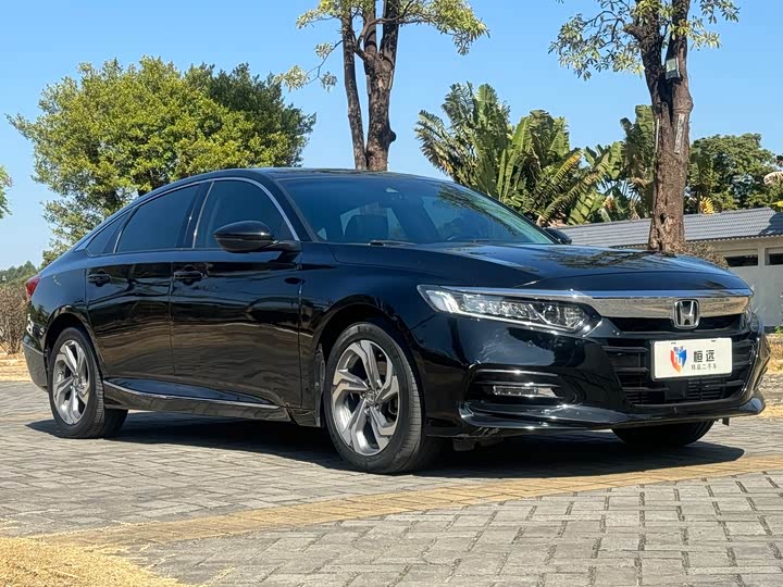 Фото 3 - Honda Accord