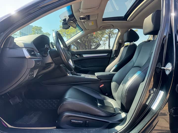 Фото 4 - Honda Accord