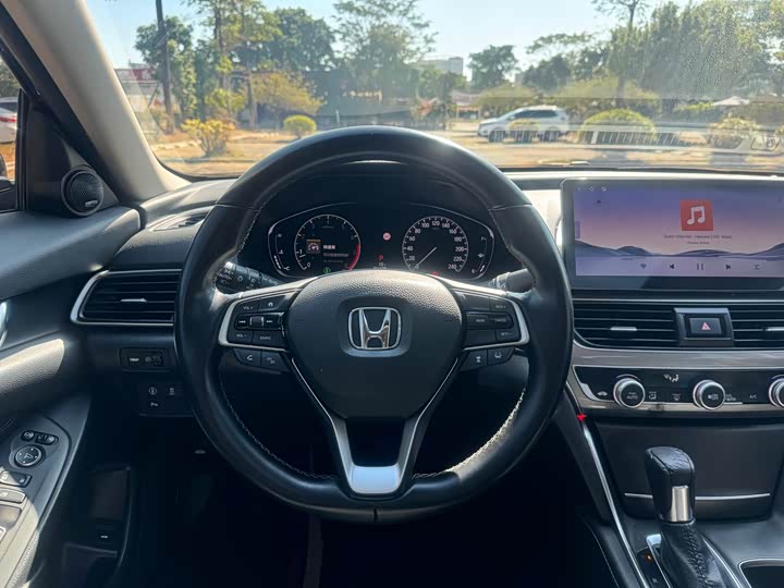 Фото 8 - Honda Accord