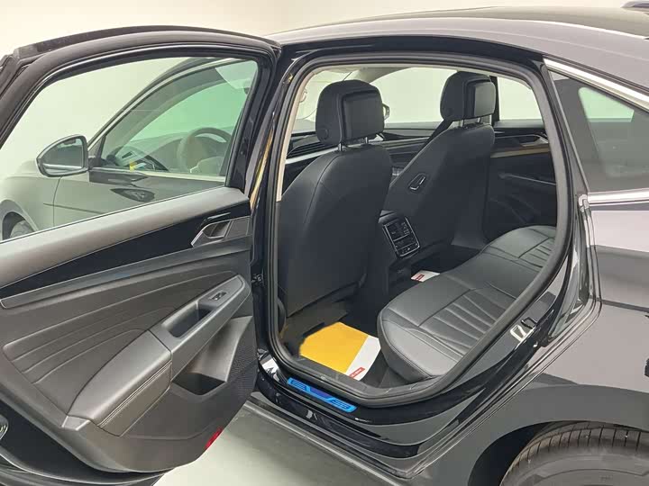 Фото 9 - Volkswagen Passat