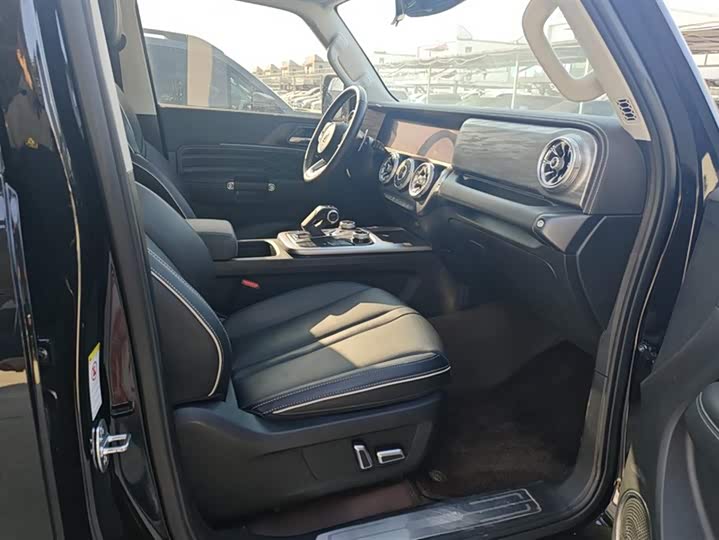 Фото 8 - Tank 300