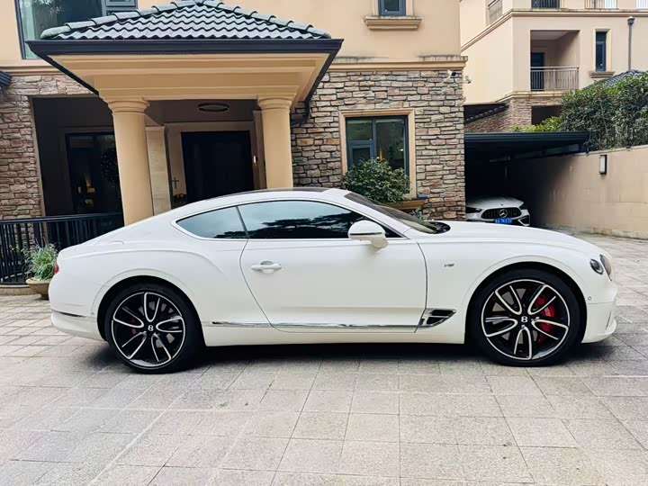 Фото 3 - Bentley Continental GT