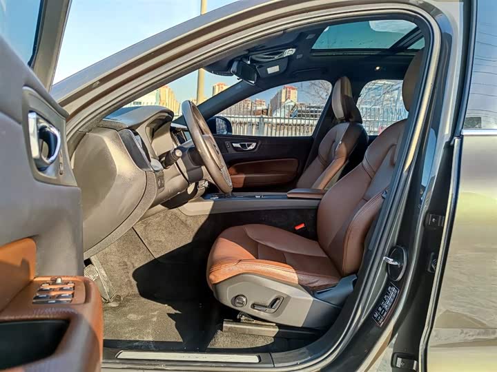 Фото 7 - Volvo XC60