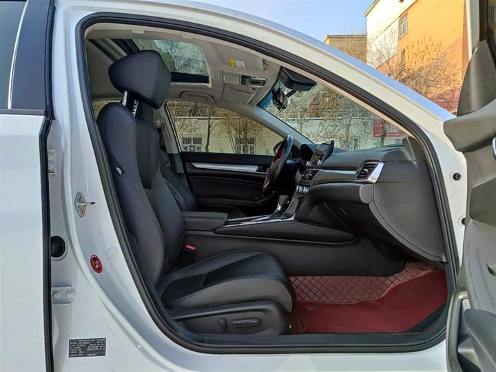 Фото 8 - Honda Accord