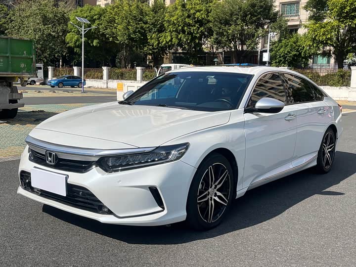 Фото 1 - Honda Inspire