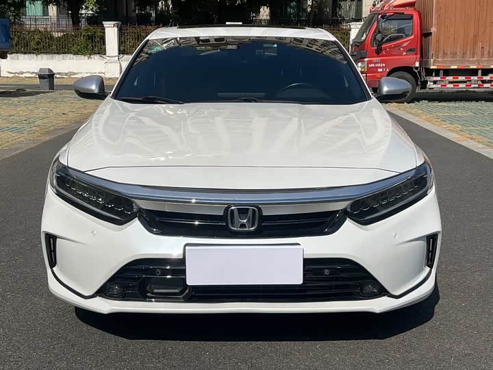 Фото 2 - Honda Inspire