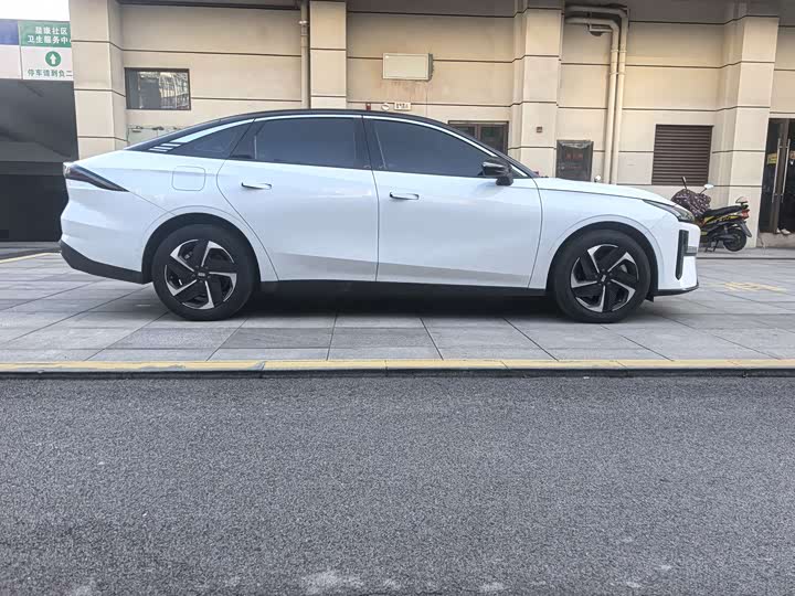 Фото 6 - Geely Galaxy L6