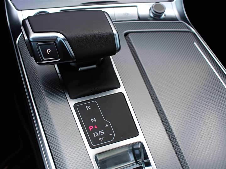 Фото 9 - Audi A6L