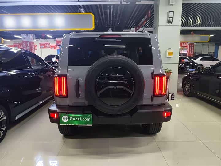 Фото 6 - Tank 300