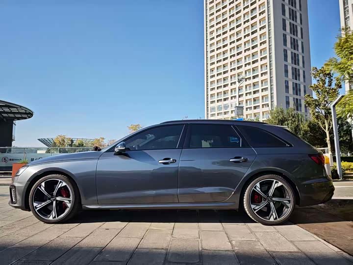 Фото 4 - Audi S4