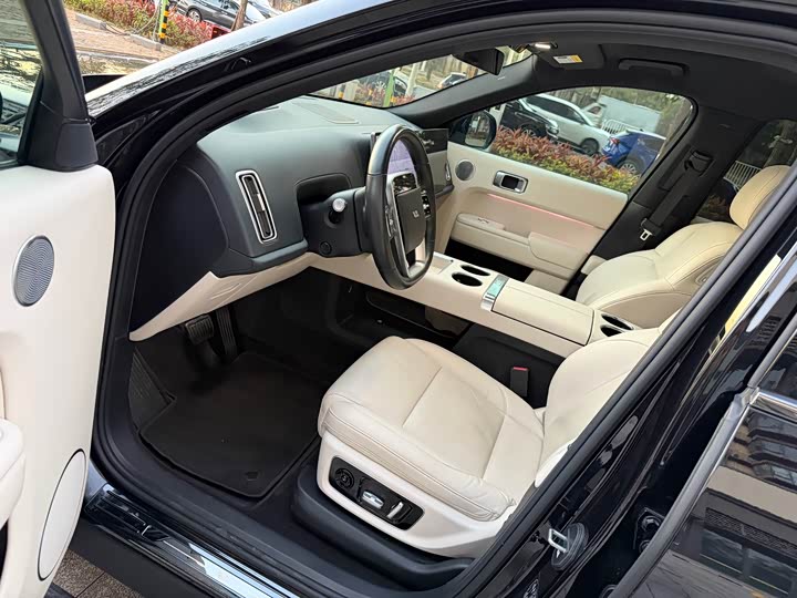 Фото 4 - LiXiang L8