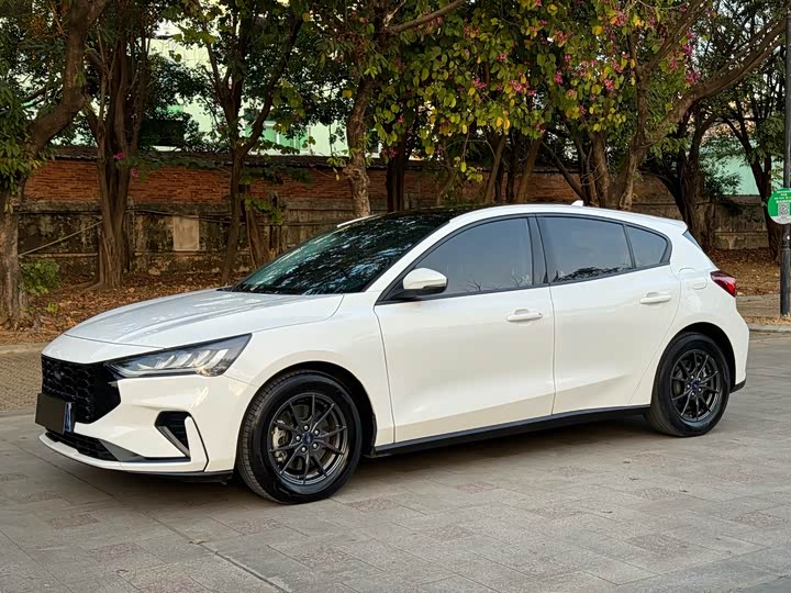 Фото 1 - Ford Focus