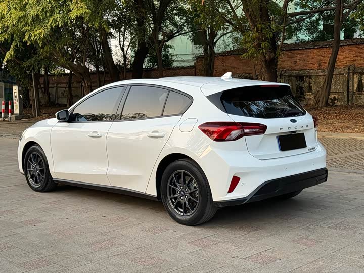 Фото 5 - Ford Focus