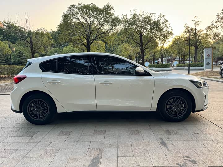 Фото 8 - Ford Focus