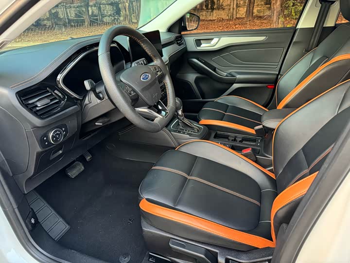 Фото 9 - Ford Focus