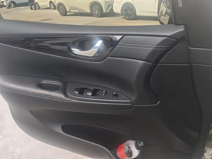 Фото 7 - Nissan Tiida