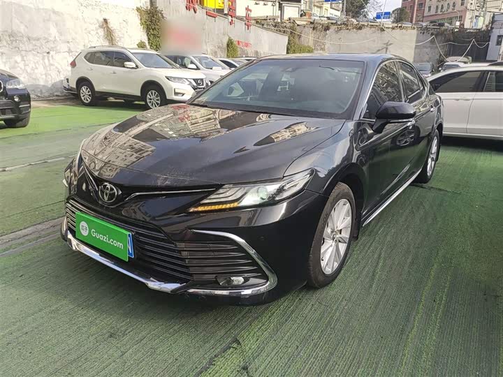 Фото 2 - Toyota Camry